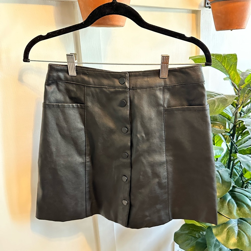 Divided By H&M Black Faux Leather Mini Skirt Women’s Size 4